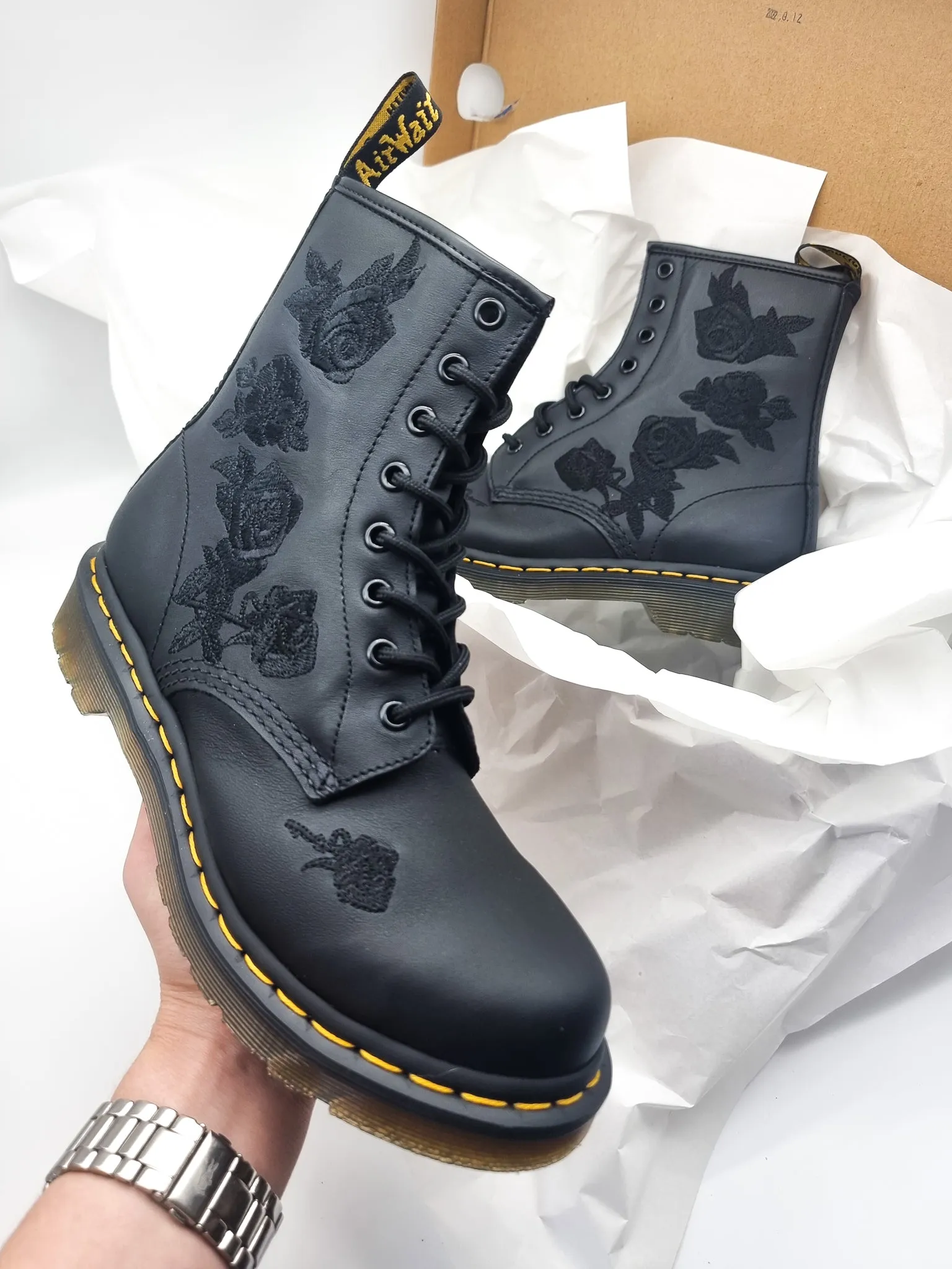 DR. MARTENS 1460 VONDA BLACK ROSE MONO