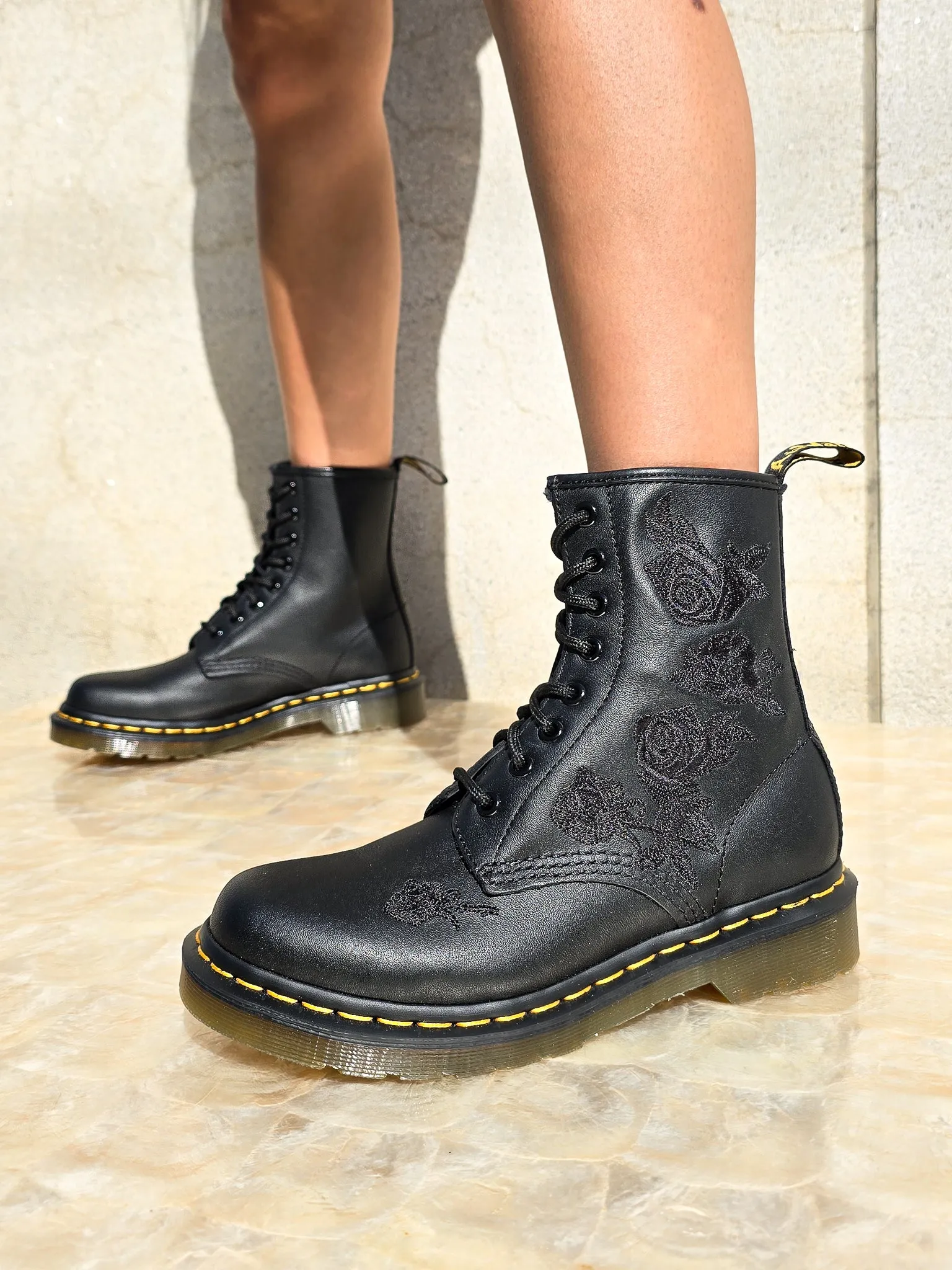 DR. MARTENS 1460 VONDA BLACK ROSE MONO