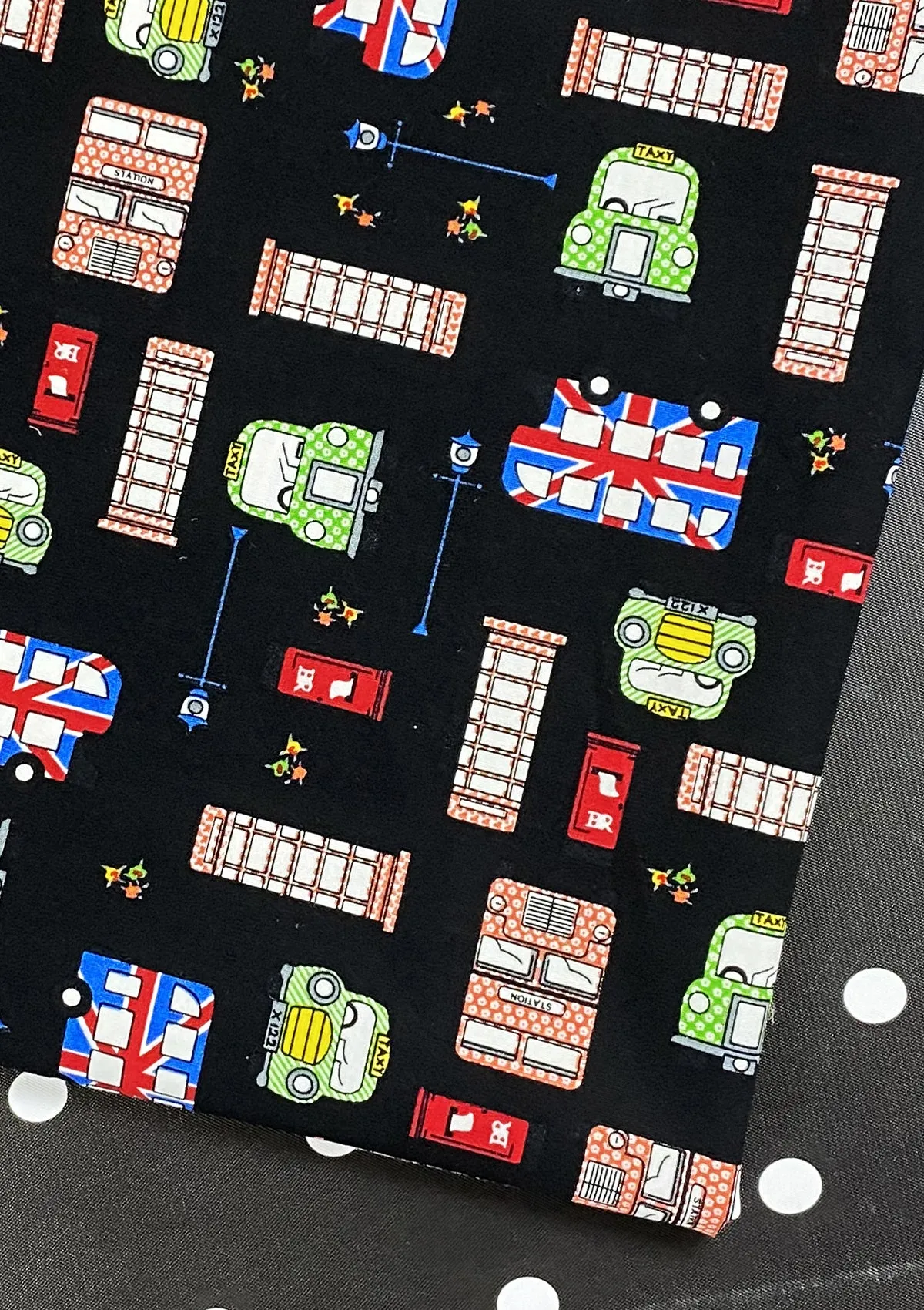 London Theme Cotton Printed Fabric 45" Wide Craft Poplin Quilting Dressing D#43 (Black)